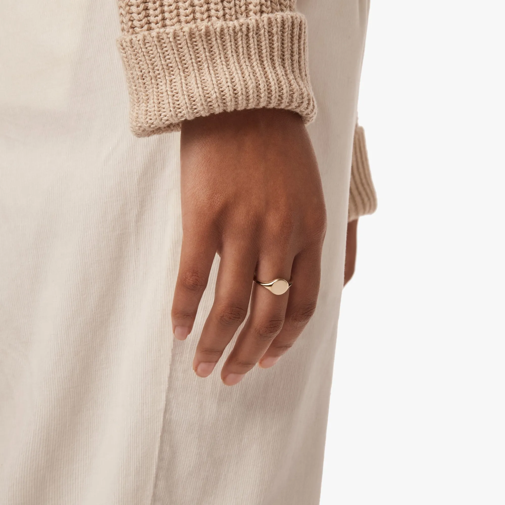 Shinola Rings|Engravable|Petite Round Signet Ring 14K Gold